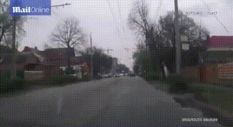 1479559647186513541.gif