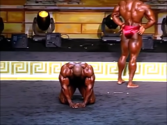 Chris Cormier, Ronnie Coleman & Flex Wheeler_ 3 Kings Battle for the 1999 Mr. Olympia - YouTube - 18_09.png