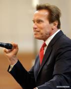 Arnold_Schwarzenegger_Dino_De_Laurentiis_Funeral_r_nI2Go5WL7l.jpg