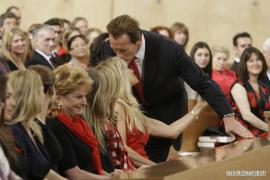 Arnold_Schwarzenegger_Dino_De_Laurentiis_Funeral_6sRFIo10kaQl.jpg