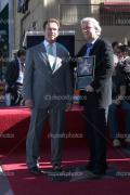 depositphotos_13108986-Arnold-schwarzenegger-james-cameron.jpg