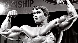 Arnold-Schwarzenegger-In-Bicep-Pose-Bodybuilding-Black-And-White-Picture.jpg