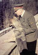 200px-Hitler_Blondi_Berghof.jpg