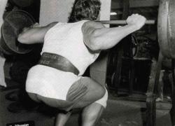 Arnold_squat_2_-0OLRv0Ndi8.jpg