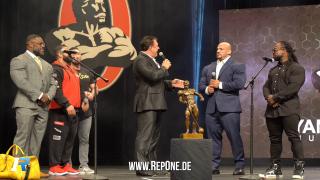 PRESS CONFERENCE - MR OLYMPIA 2021 (4K) - YouTube - 43_55.jpg