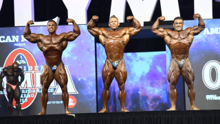FLEX LEWIS VS KAMAL ELGARGNI MEN'S 212 _ 2018 OLYMPIA PREJUDGING... - YouTube - 0_06.png